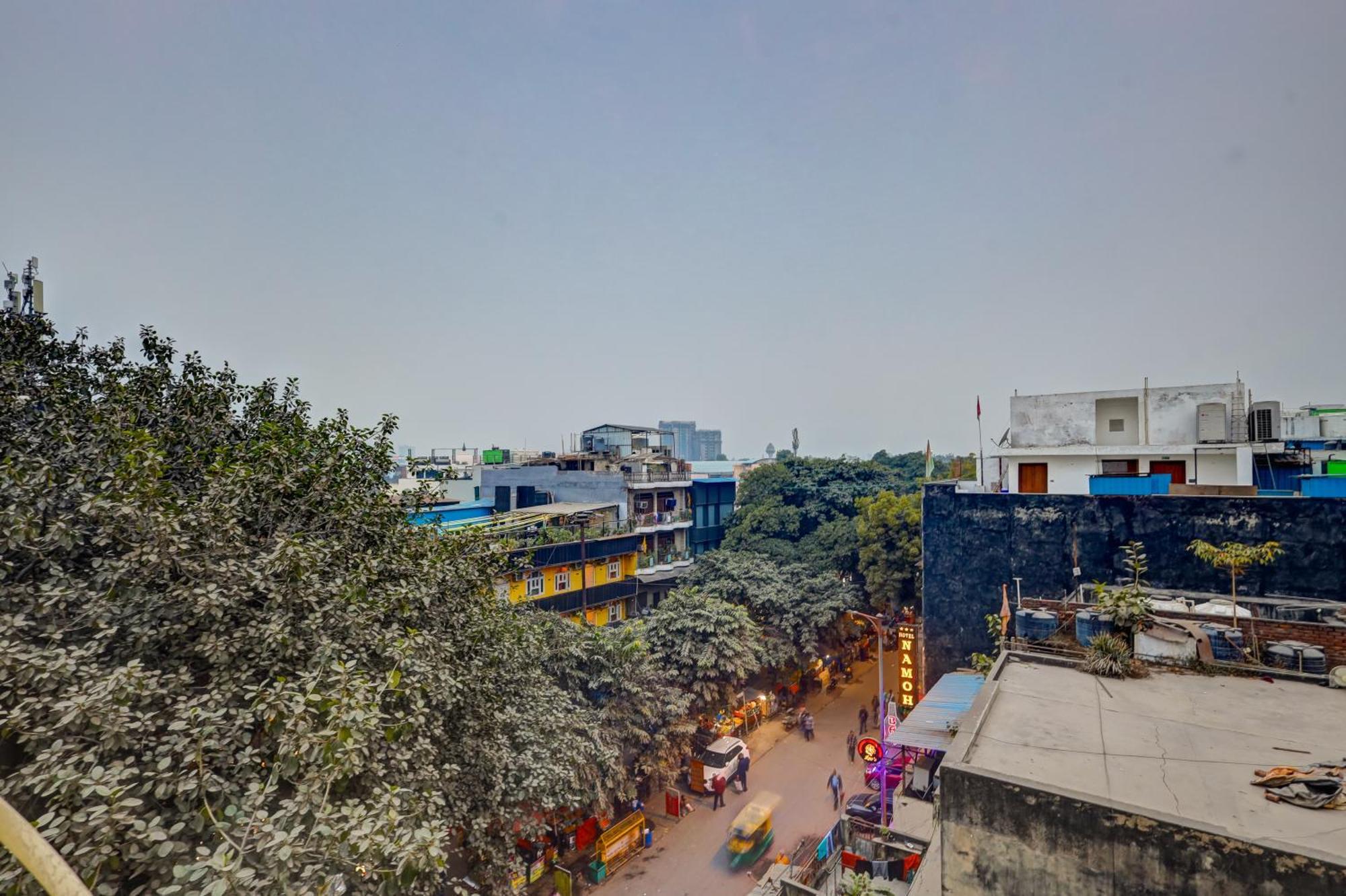 Hotel Metropolis Tourist At Near Ramakrishna Ashram Marg Metro Station New Delhi