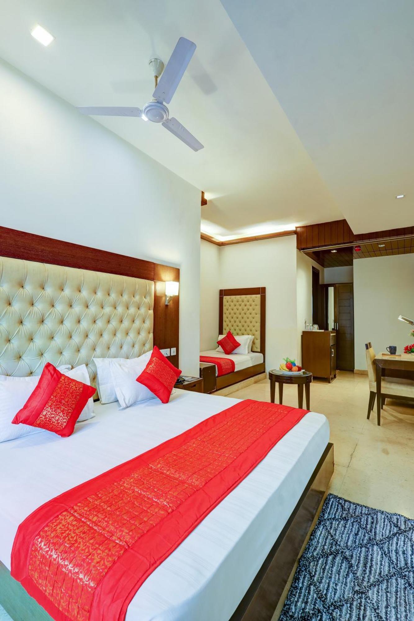 Metropolis Tourist At Near Ramakrishna Ashram Marg Metro Station Hotel New Delhi