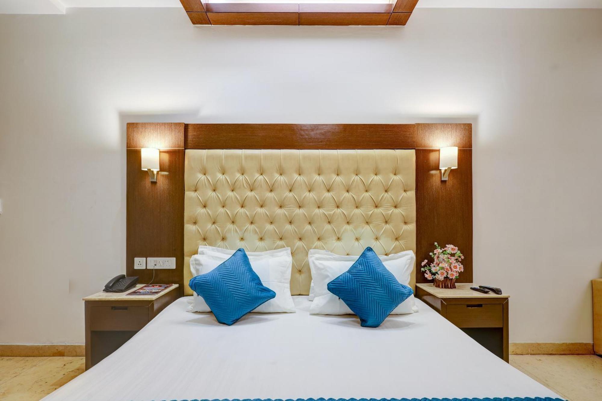 Hotel Metropolis Tourist At Near Ramakrishna Ashram Marg Metro Station New Delhi