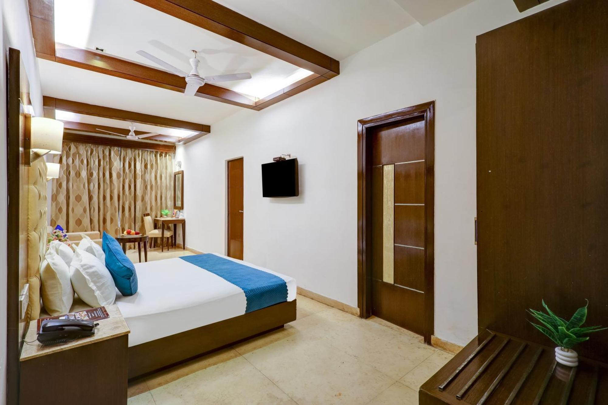 Hotel Metropolis Tourist At Near Ramakrishna Ashram Marg Metro Station