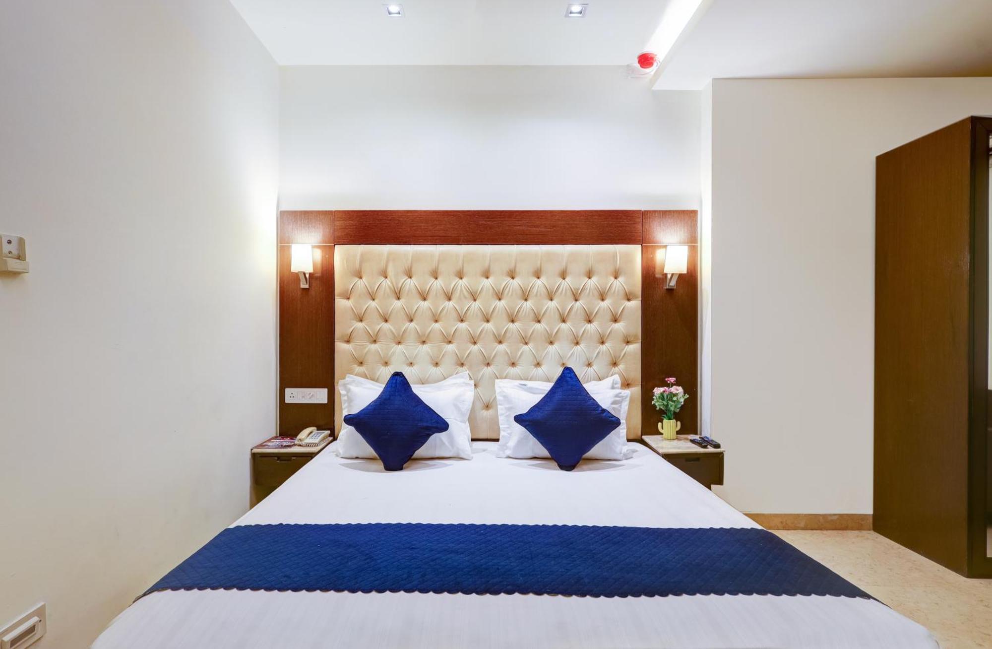 Metropolis Tourist At Near Ramakrishna Ashram Marg Metro Station Hotel New Delhi